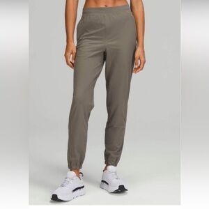 $4 99 shipping today !!New Lululemon Adapted State Joggers 6